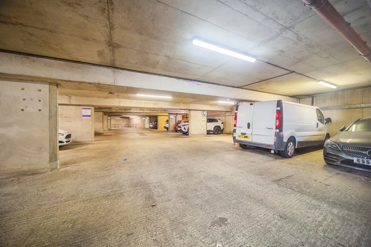 Ted Bates Road, Southampton, SO14, photo 12
