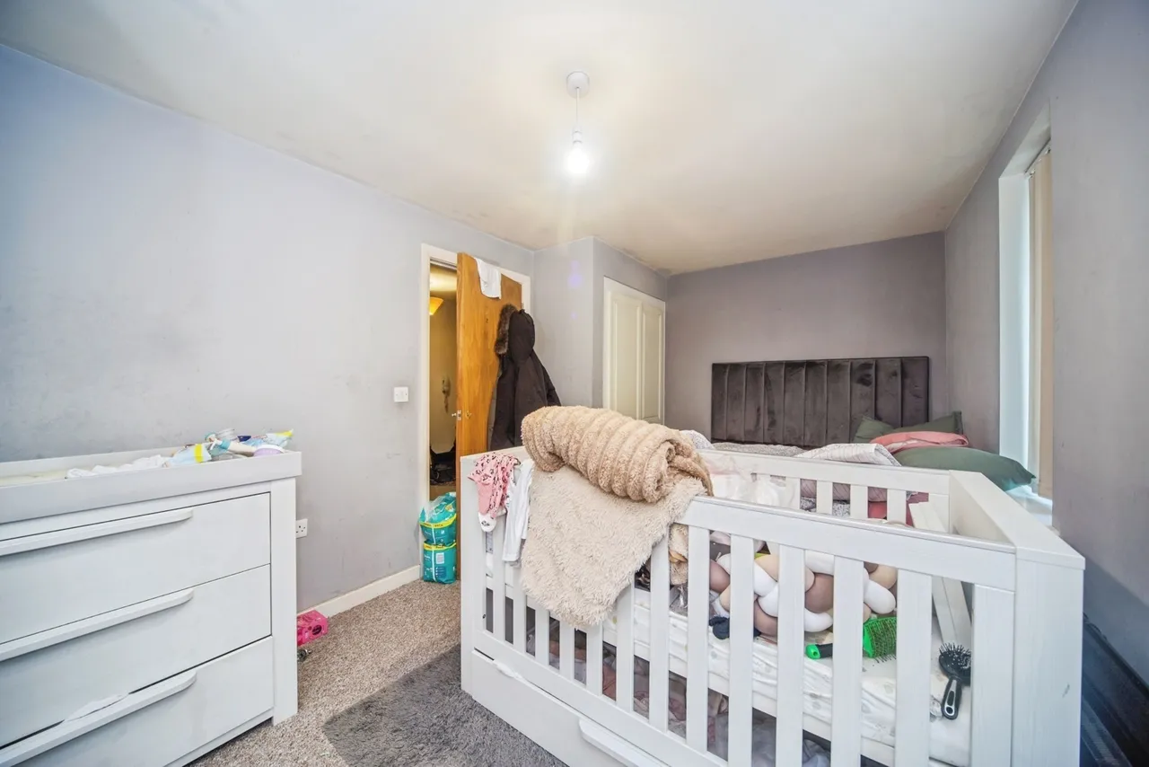 Ted Bates Road, Southampton, SO14, photo 9