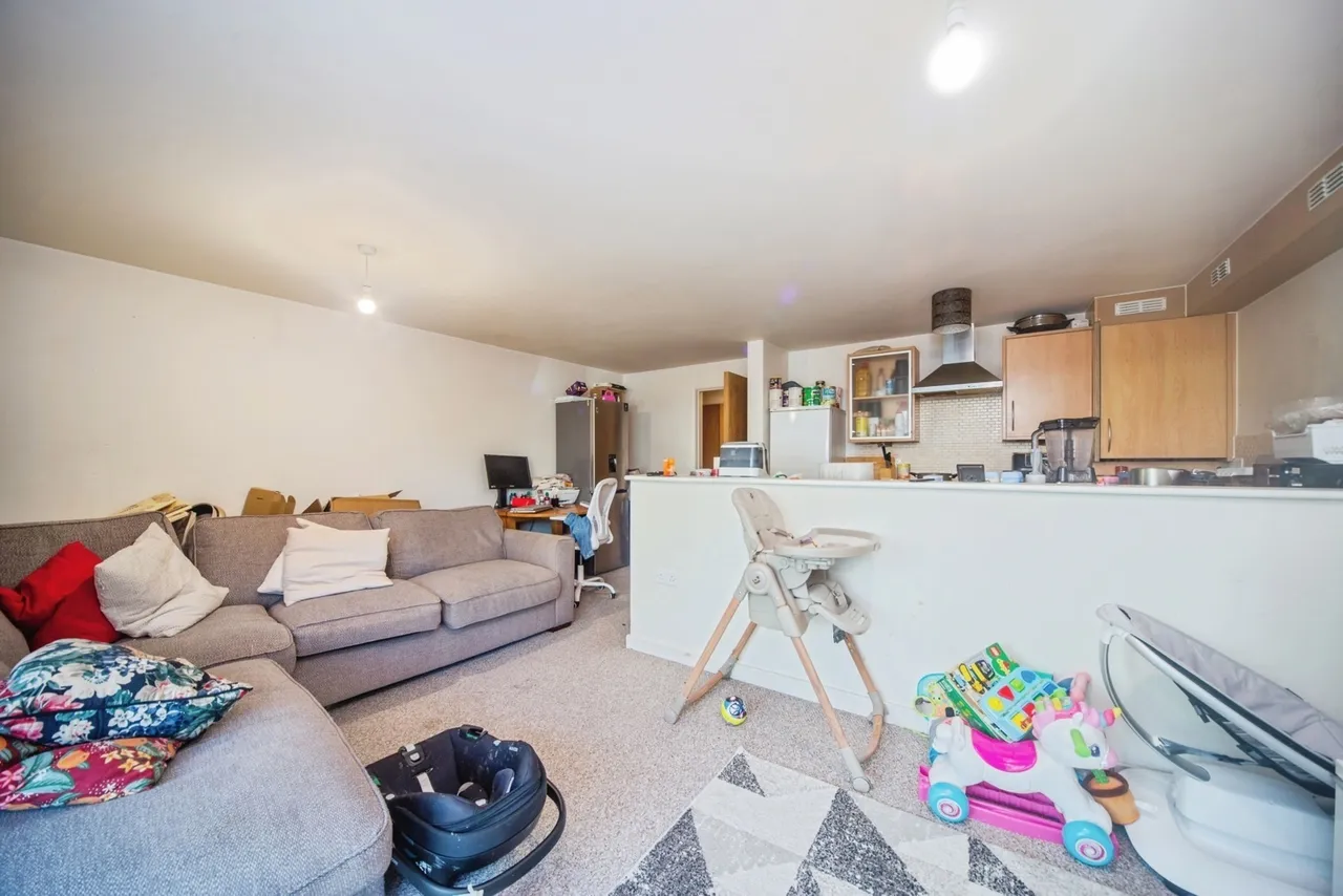 Ted Bates Road, Southampton, SO14, photo 2