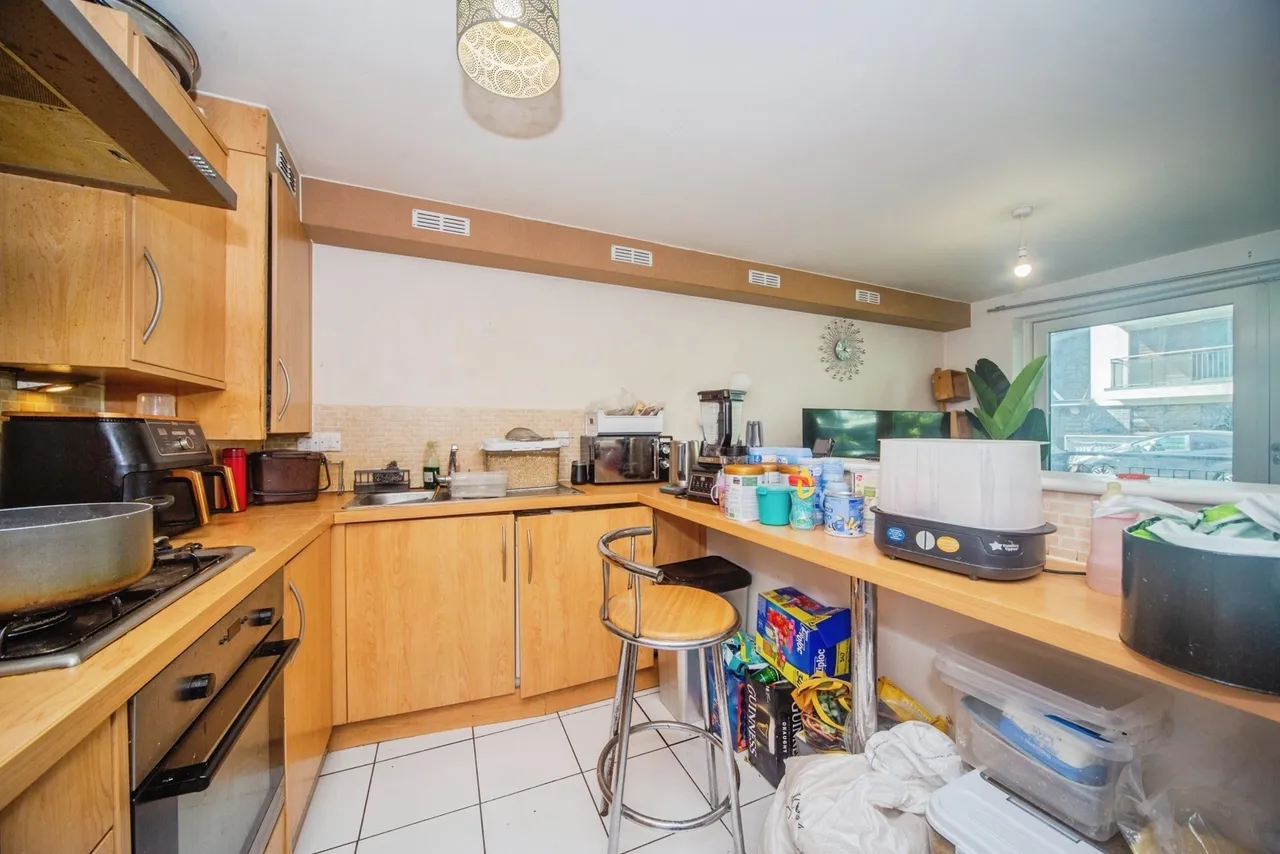Ted Bates Road, Southampton, SO14, photo 6