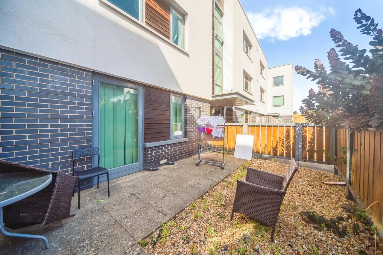 Ted Bates Road, Southampton, SO14, photo 4