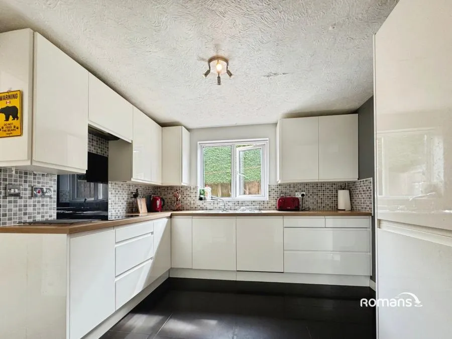Lyndhurst Drive, Basingstoke, RG22, photo 2