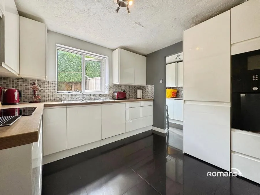 Lyndhurst Drive, Basingstoke, RG22, photo 3