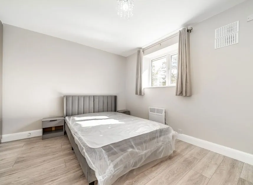 Vine Place, Hounslow, TW3, photo 4