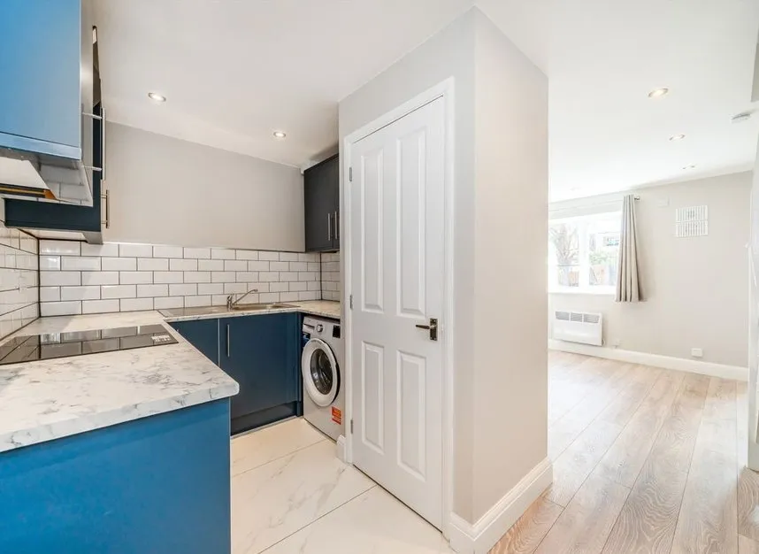 Vine Place, Hounslow, TW3, photo 2