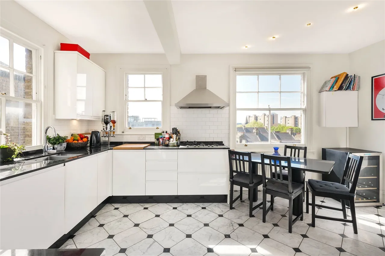 Overstrand Mansions, Prince Of Wales Drive, London, SW11, photo 3