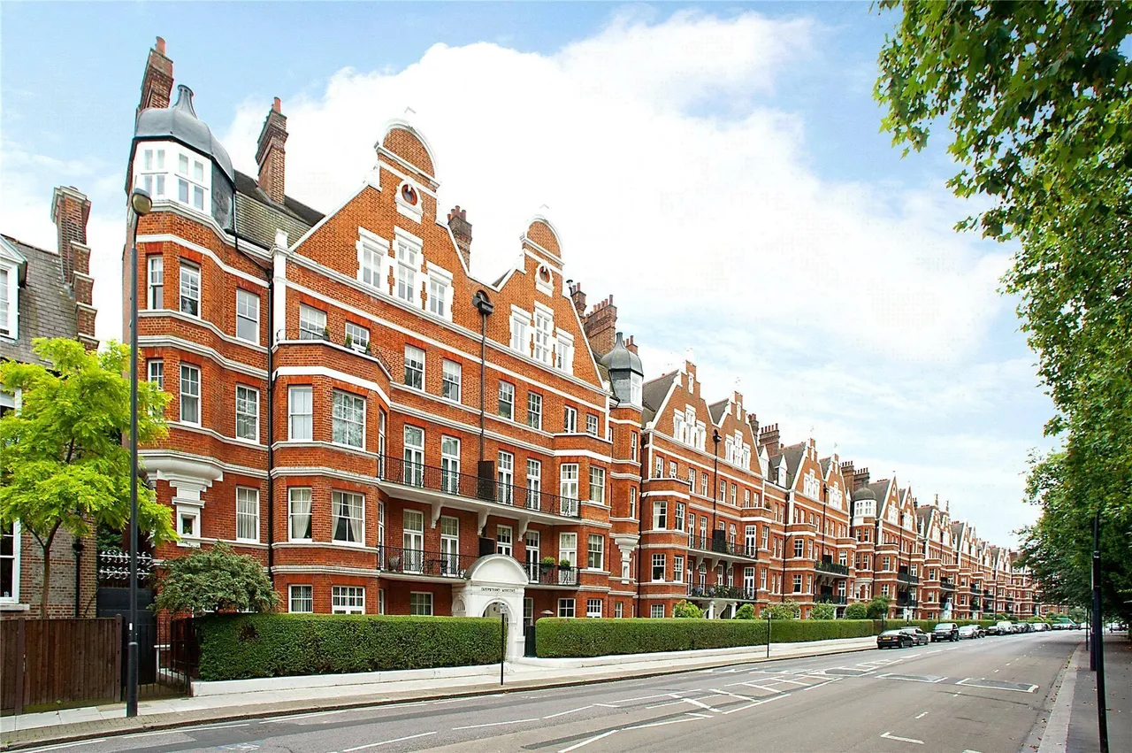 3 bed flat for sale — Overstrand Mansions, Prince Of Wales Drive, London, SW11