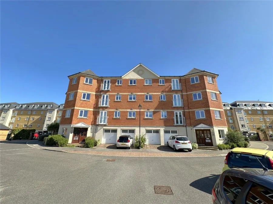 2 bed flat for sale, San Diego Way, Eastbourne, BN23