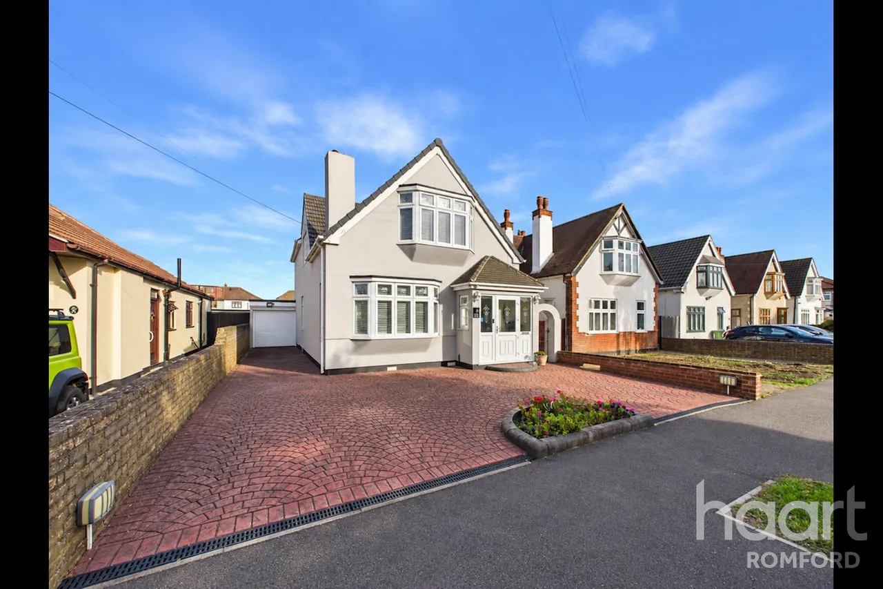 3 bed house for sale, Clyde Way, Romford, RM1