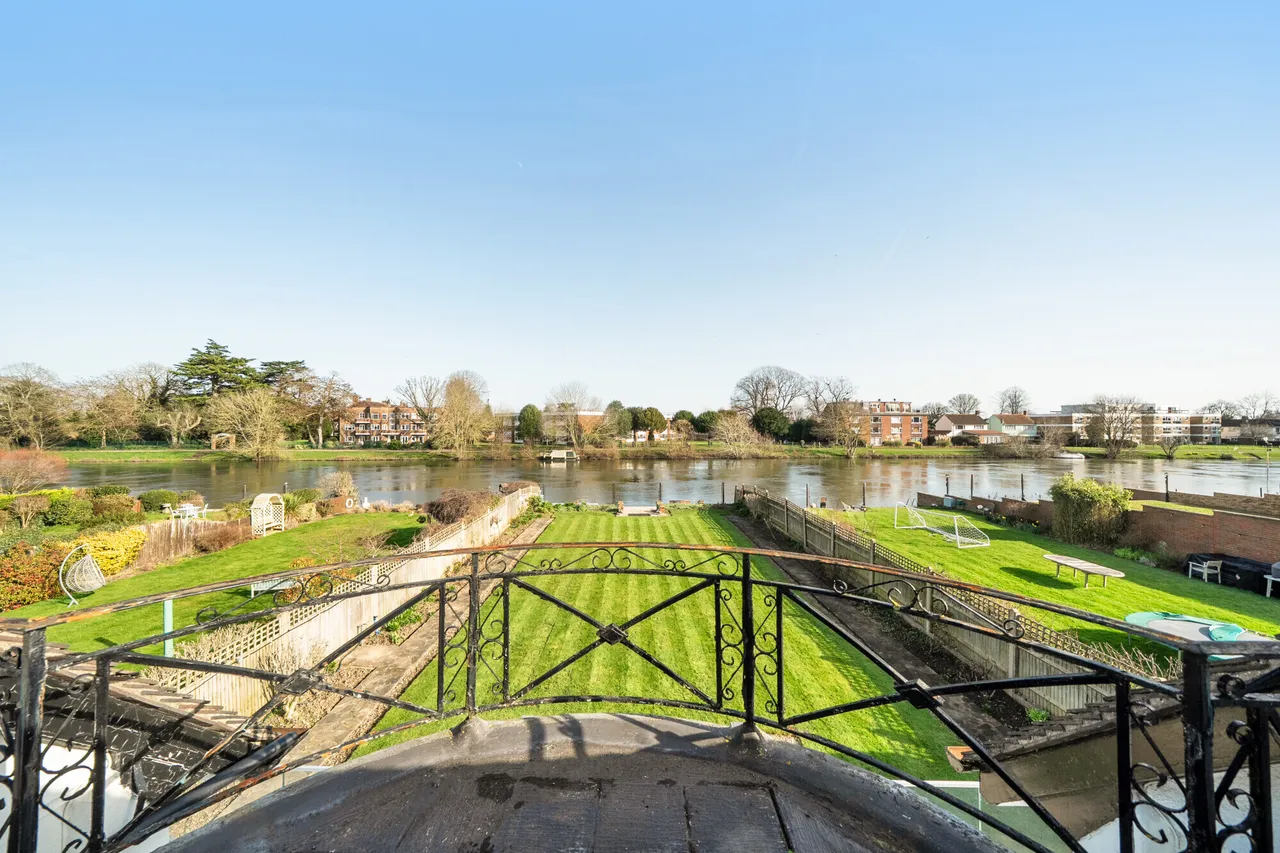 Mayfield Gardens, Staines-Upon-Thames..., photo 2