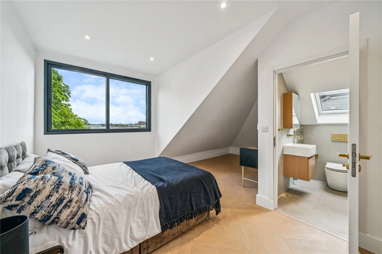 Durnsford Road, London, SW19, photo 7