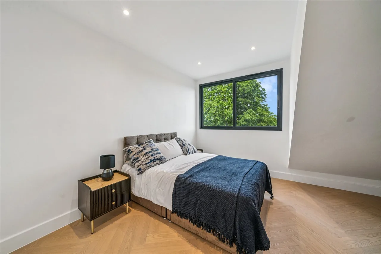 Durnsford Road, London, SW19, photo 10
