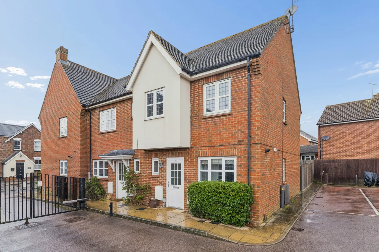 3 bed property for sale — Old Chapel Mews High Street, Codicote, Hitchin, SG4 8SY