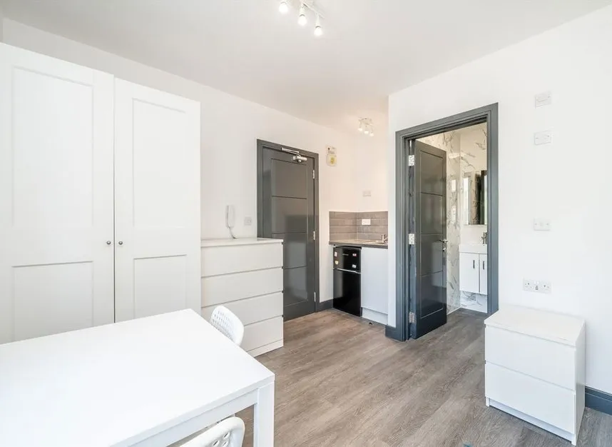 Wellington Avenue, Isleworth, TW3, photo 2