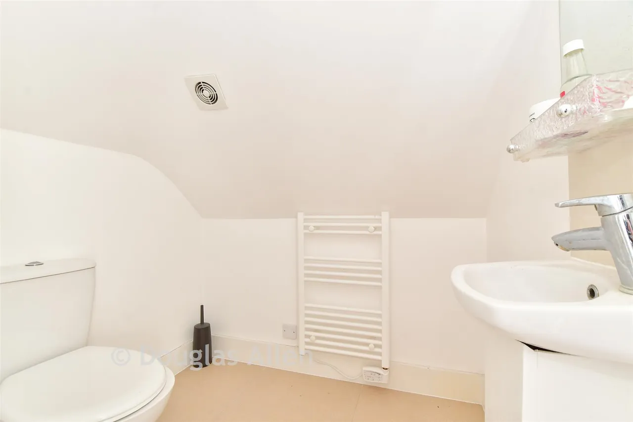 High Street, Barkingside, IG6, photo 6