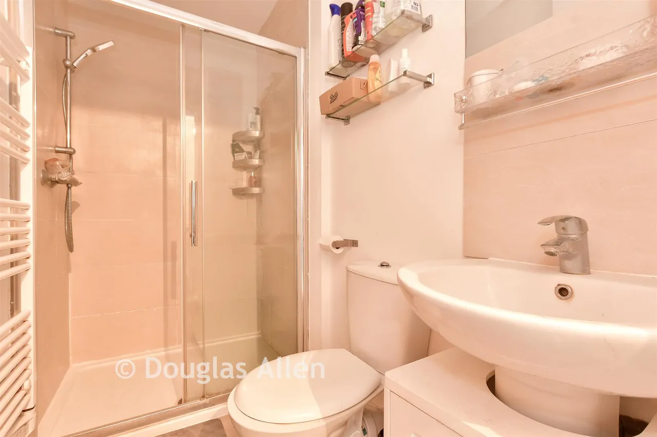 High Street, Barkingside, IG6, photo 5