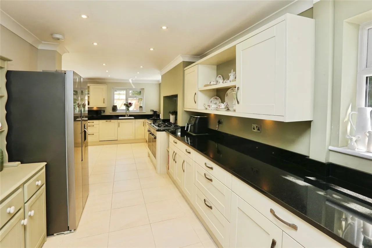 Locks Road, Locks Heath, SO31, photo 6