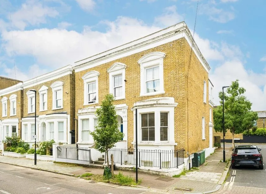2 bed flat to rent, Hayter Road, Brixton, SW2