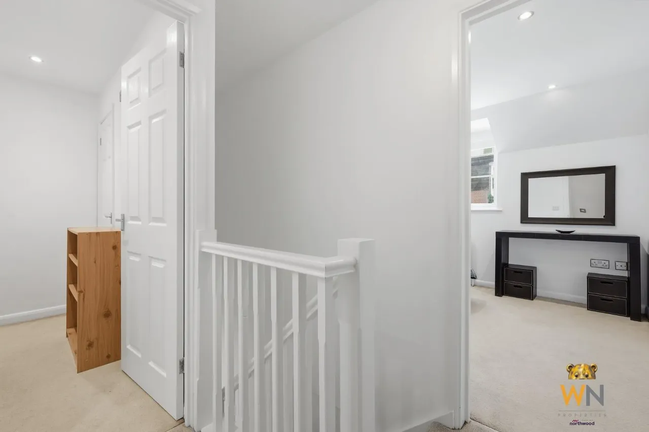 Rayleigh Road, Hutton, CM13, photo 9