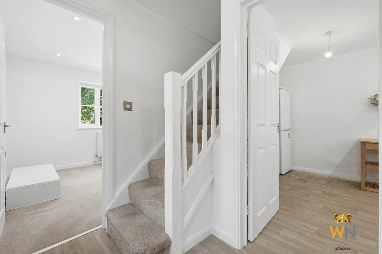 Rayleigh Road, Hutton, CM13, photo 8