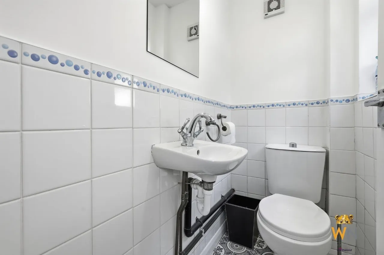 Rayleigh Road, Hutton, CM13, photo 13