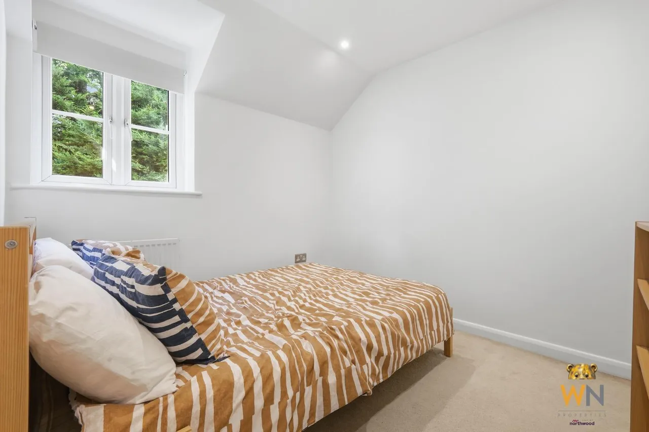 Rayleigh Road, Hutton, CM13, photo 12
