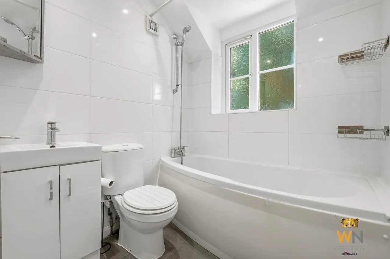 Rayleigh Road, Hutton, CM13, photo 14
