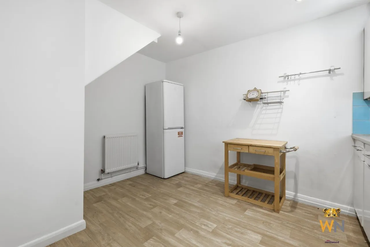 Rayleigh Road, Hutton, CM13, photo 7