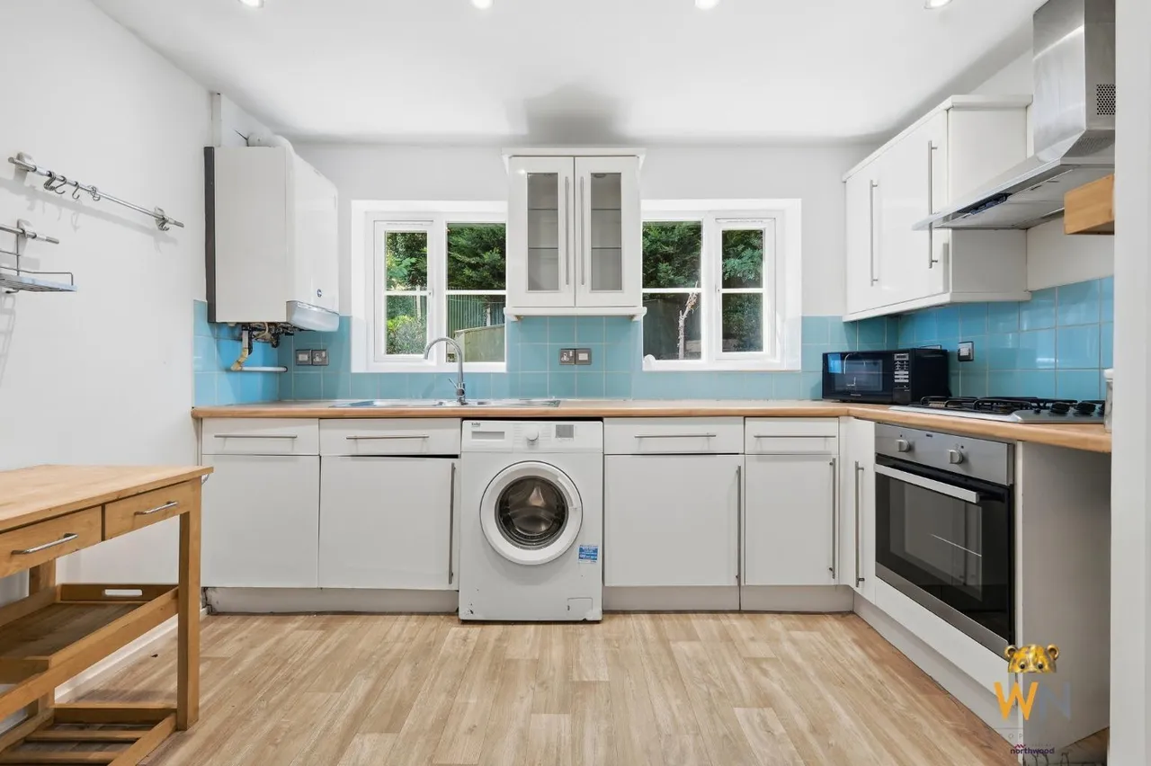 Rayleigh Road, Hutton, CM13, photo 4