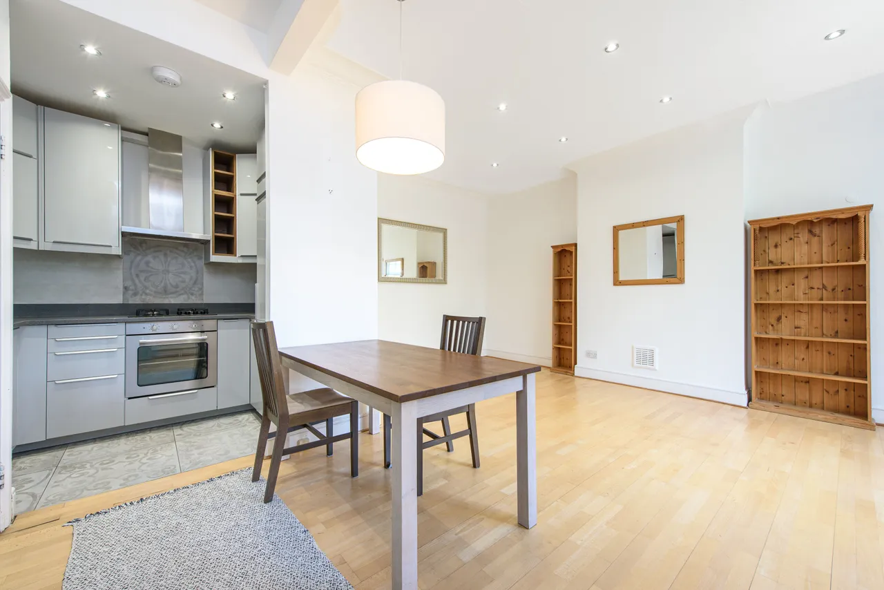 Flat 4, 47 Hollycroft Avenue, London, photo 2