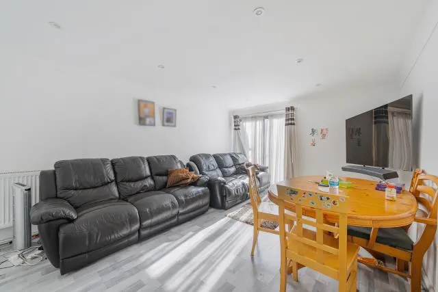 Keywood Drive, Sunbury-On-Thames, TW16, photo 2