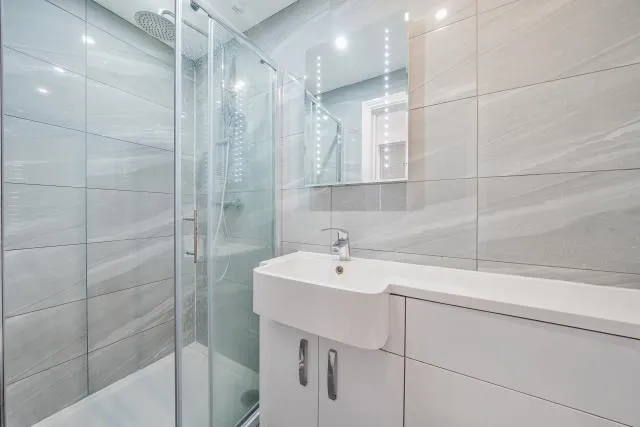 Keywood Drive, Sunbury-On-Thames, TW16, photo 17