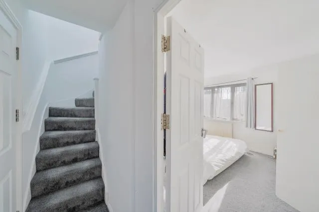 Keywood Drive, Sunbury-On-Thames, TW16, photo 15