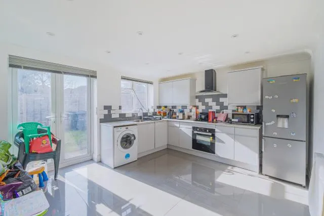 Keywood Drive, Sunbury-On-Thames, TW16, photo 5