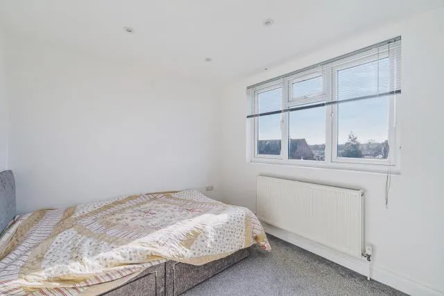 Keywood Drive, Sunbury-On-Thames, TW16, photo 7
