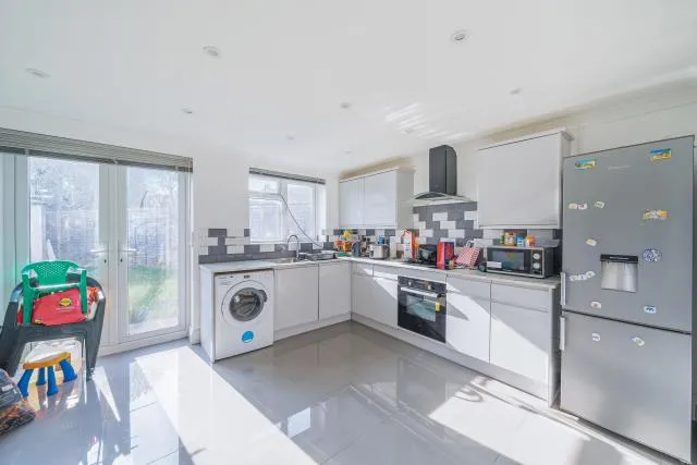 Keywood Drive, Sunbury-On-Thames, TW16, photo 4