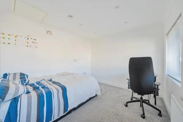 Keywood Drive, Sunbury-On-Thames, TW16, photo 13
