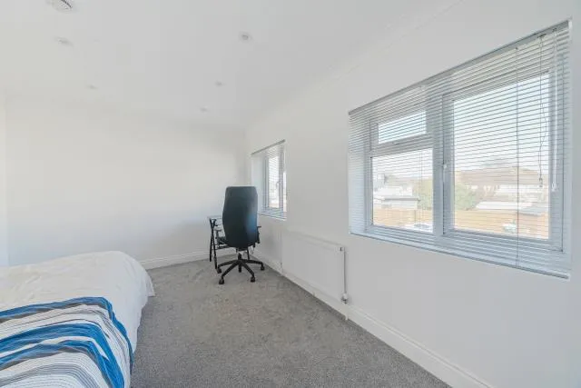 Keywood Drive, Sunbury-On-Thames, TW16, photo 12
