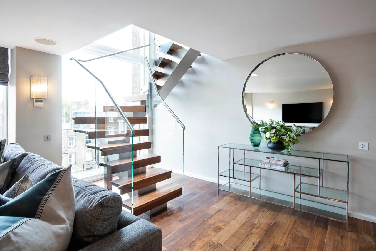 3 bed flat to rent — Exceptional Three-Bedroom Duplex Pent...