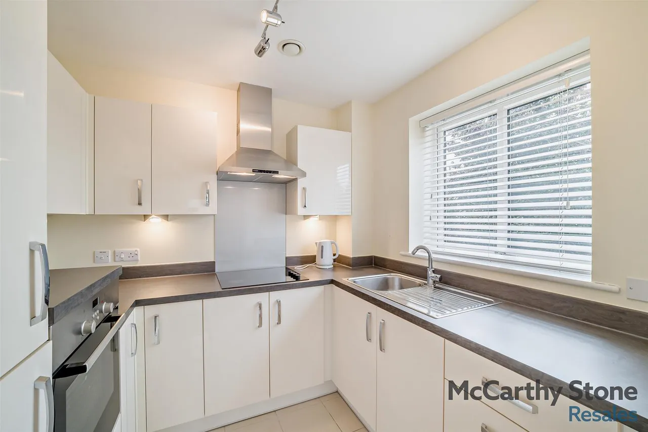 Hart Close, Wilton, SP2, photo 4