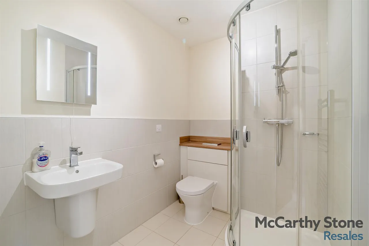 Hart Close, Wilton, SP2, photo 9