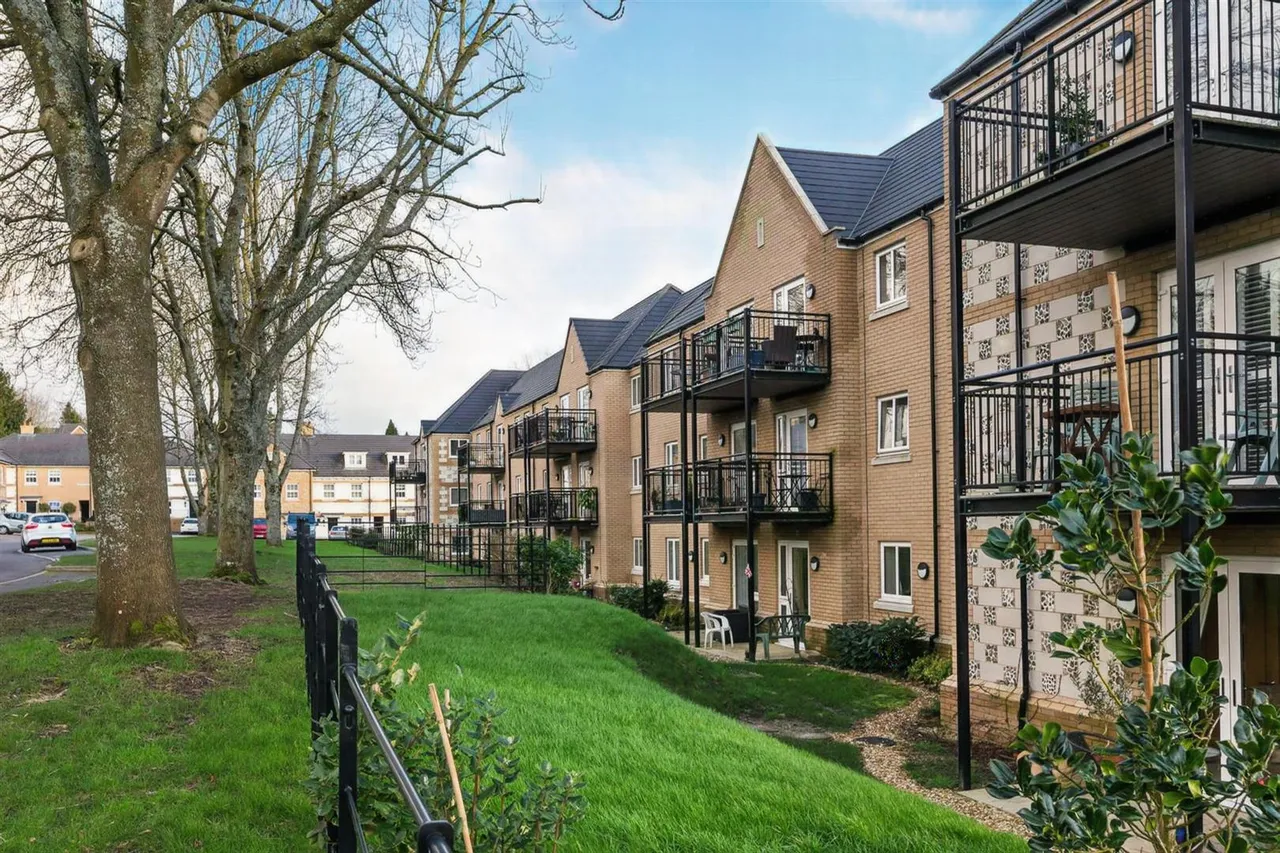 2 bed flat for sale, Hart Close, Wilton, SP2