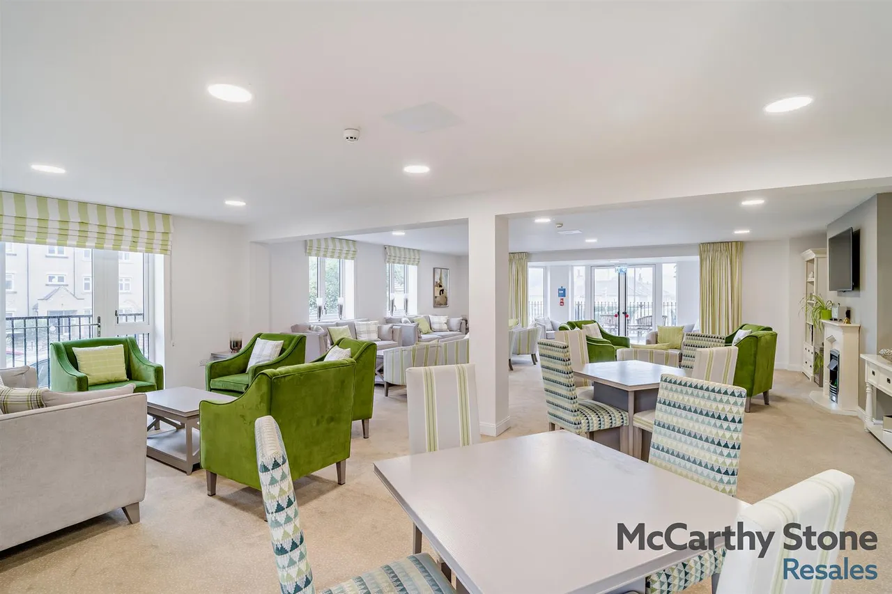 Hart Close, Wilton, SP2, photo 18