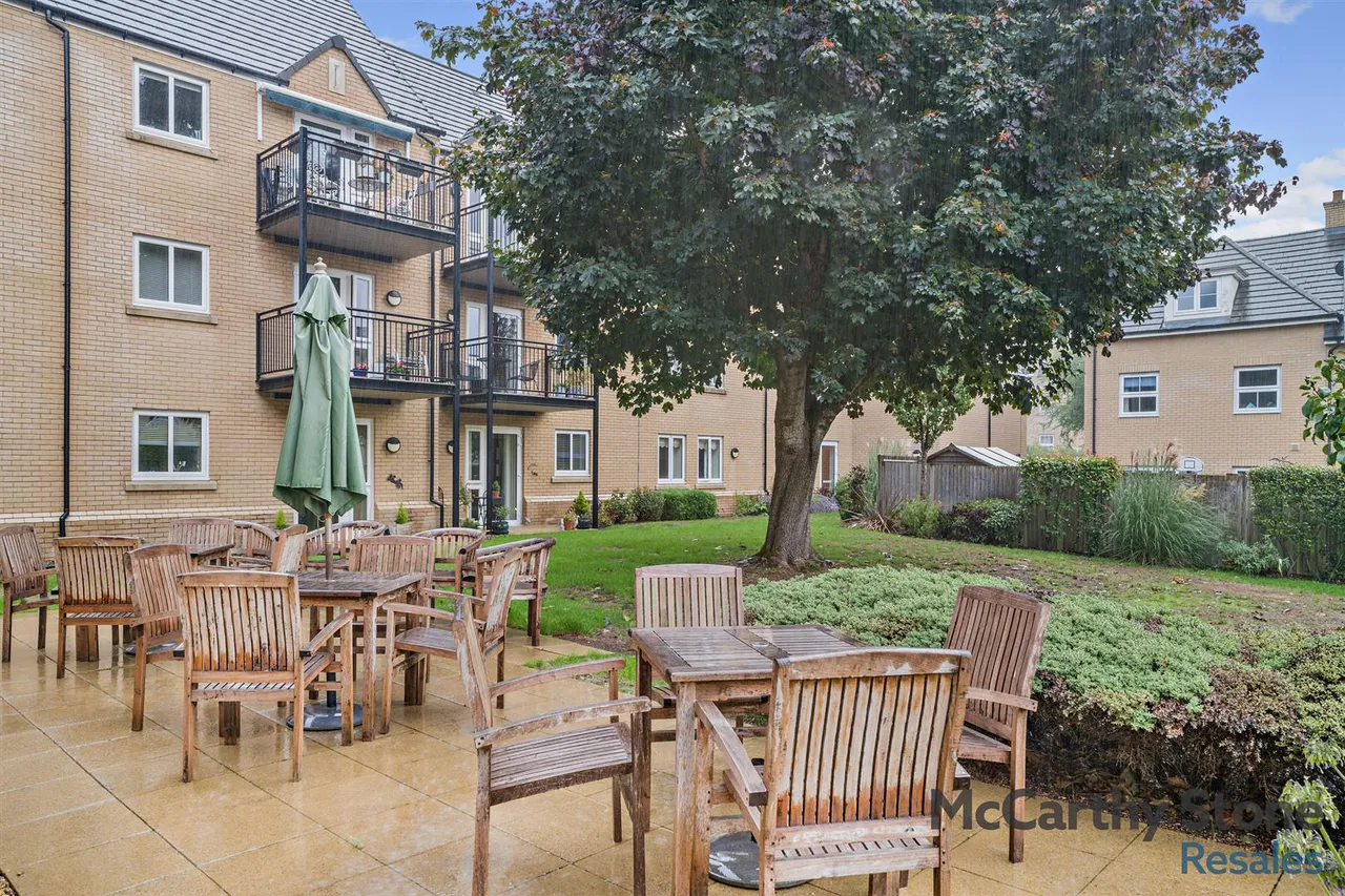 Hart Close, Wilton, SP2, photo 20