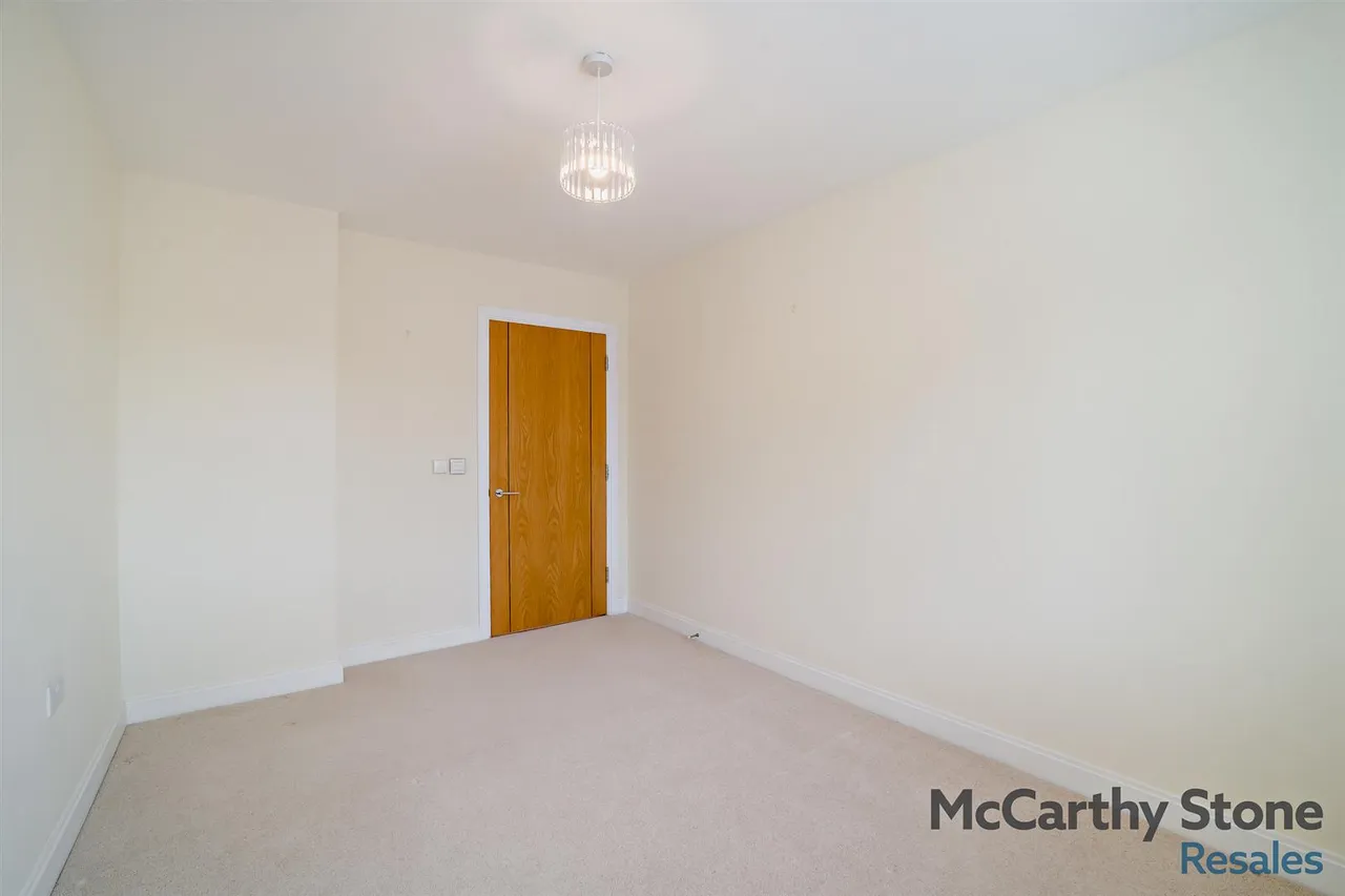 Hart Close, Wilton, SP2, photo 13
