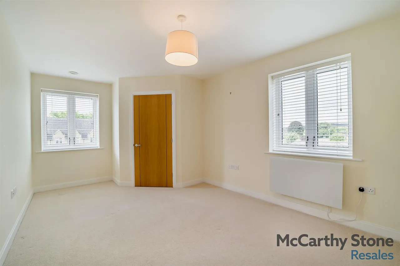 Hart Close, Wilton, SP2, photo 11