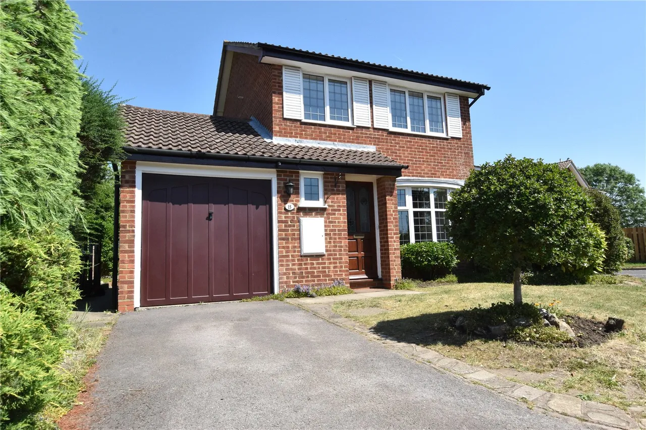 3 bed house for sale — Grasmere Road, Farnborough, Hampshire, GU14 0LE