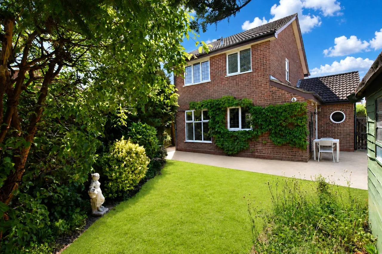 Grasmere Road, Farnborough, Hampshire, GU14 0LE, photo 4
