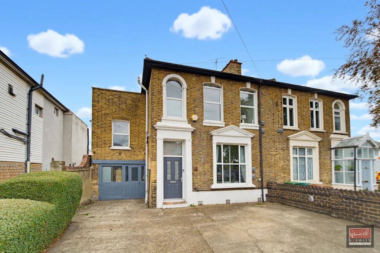 4 bed house for sale, Stanwell Road, Ashford
