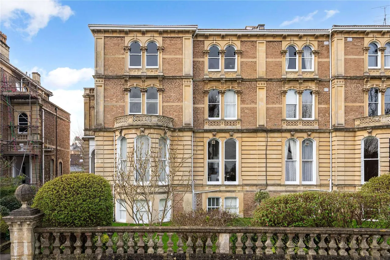2 bed flat for sale — The Cloisters, 20 College Road, Clifton, Bristol, BS8 3HZ